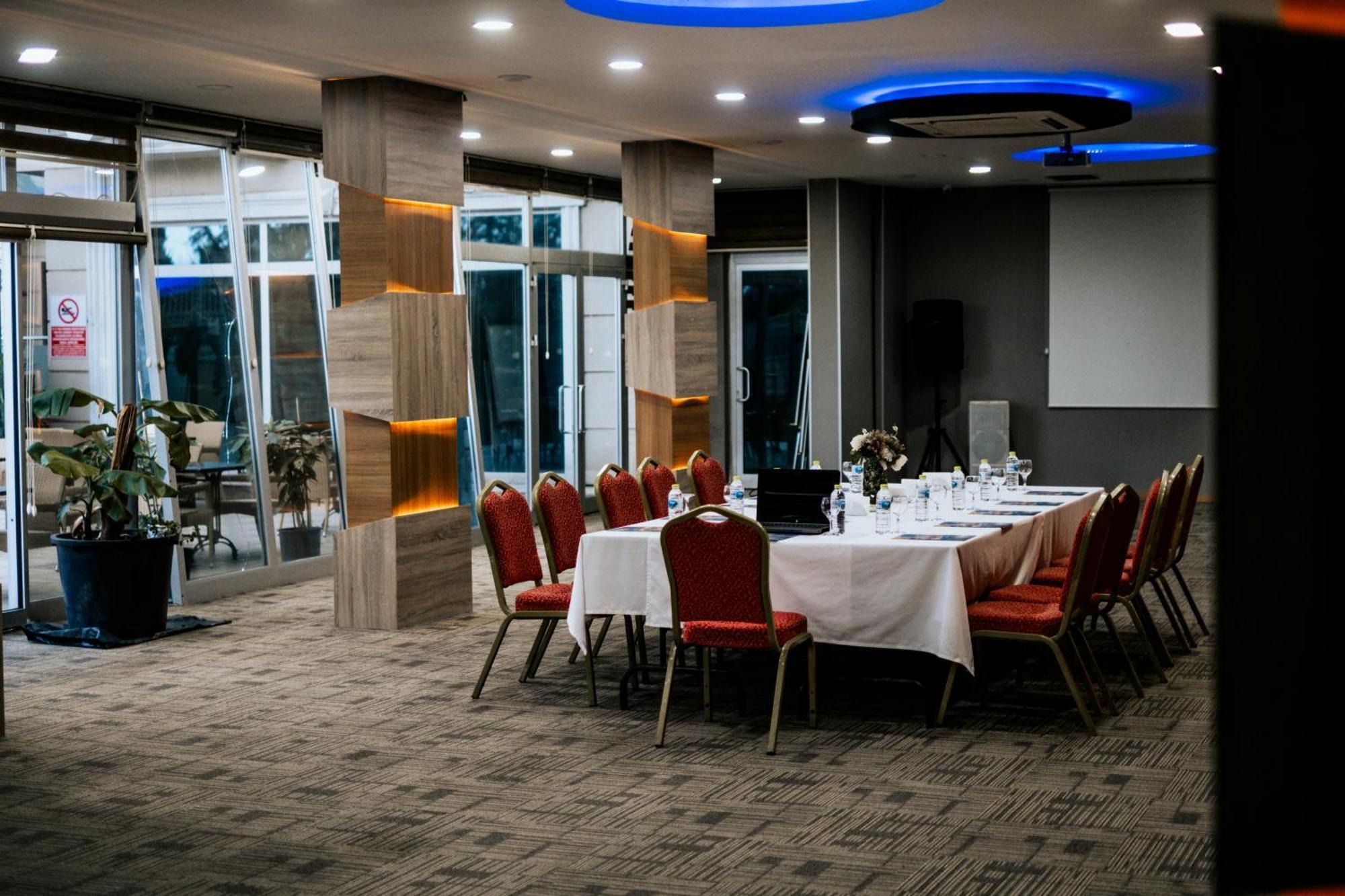 ילובה Elegance Resort Hotel & Spa Wellness-Aqua מראה חיצוני תמונה