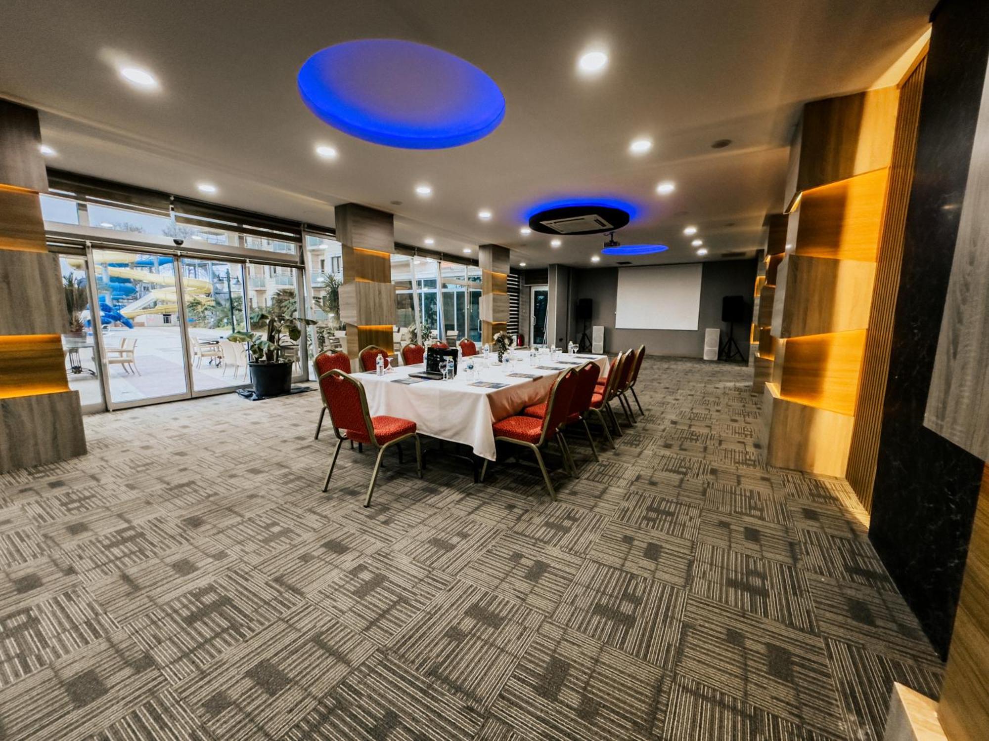 ילובה Elegance Resort Hotel & Spa Wellness-Aqua מראה חיצוני תמונה
