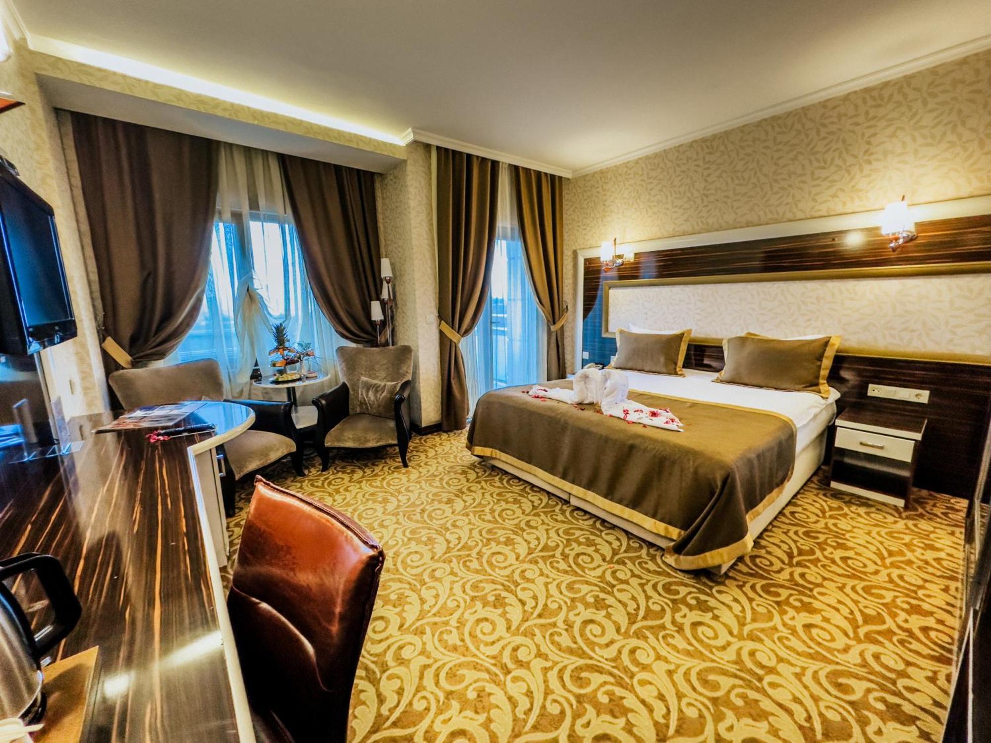 ילובה Elegance Resort Hotel & Spa Wellness-Aqua מראה חיצוני תמונה