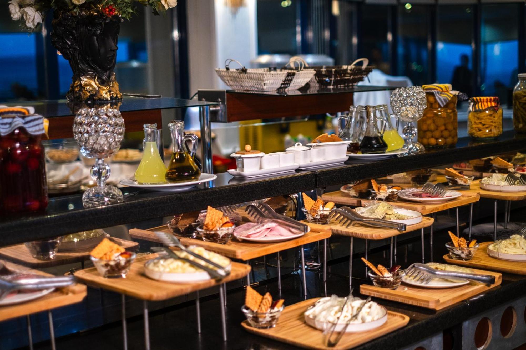 ילובה Elegance Resort Hotel & Spa Wellness-Aqua מראה חיצוני תמונה